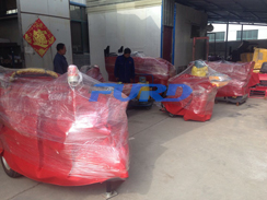 福瑞得機(jī)械座駕壓路機(jī)、大容量灌縫機(jī)，小型灌縫機(jī)包裝完畢準(zhǔn)備發(fā)貨